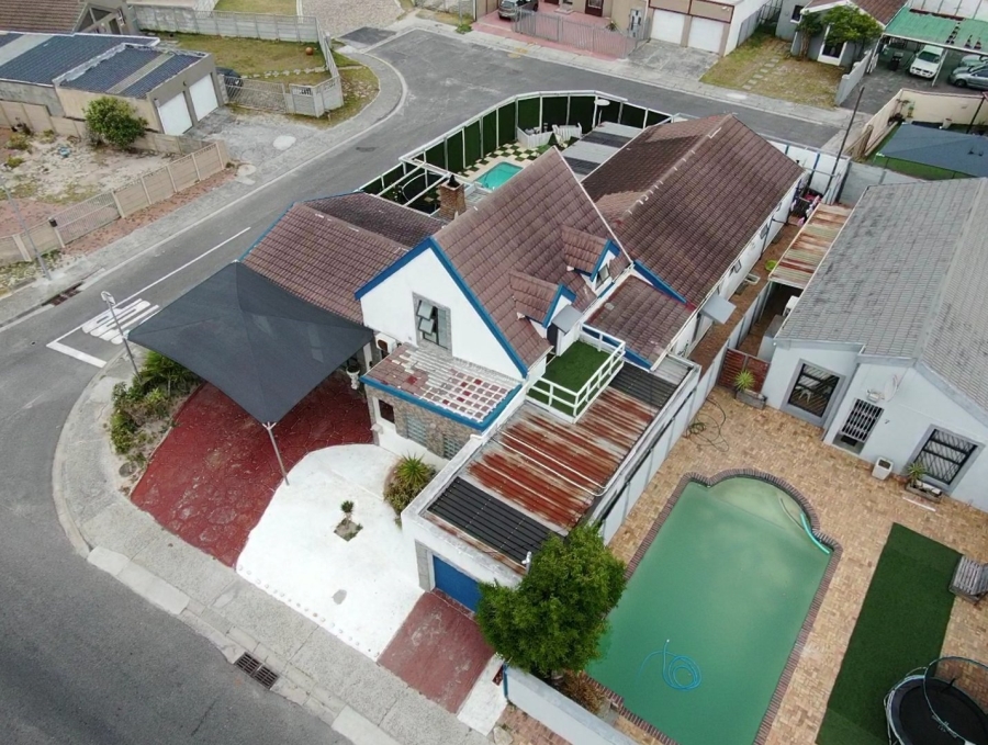 4 Bedroom Property for Sale in Wavecrest Western Cape